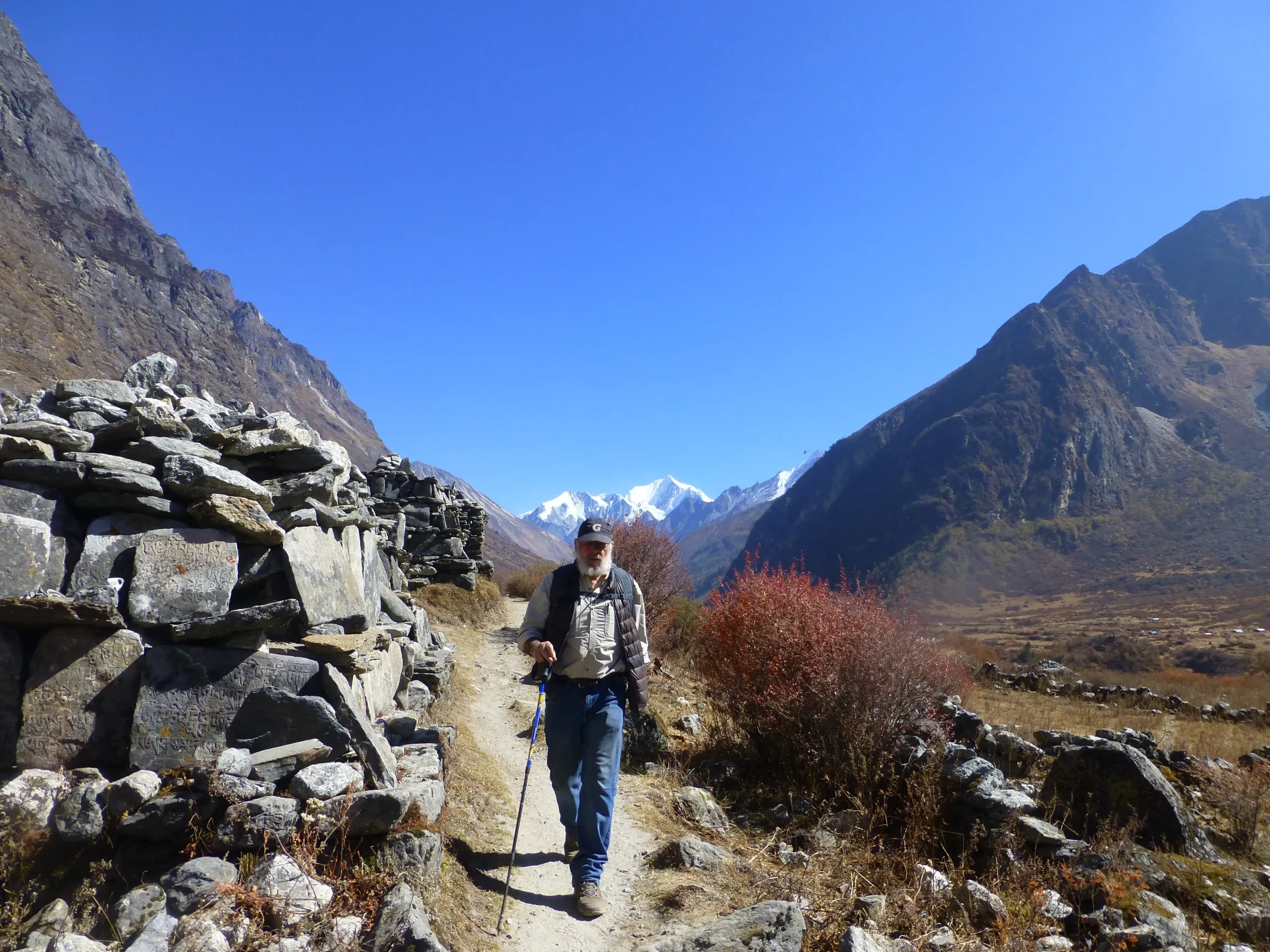 Trekking back to Lama Hotel.