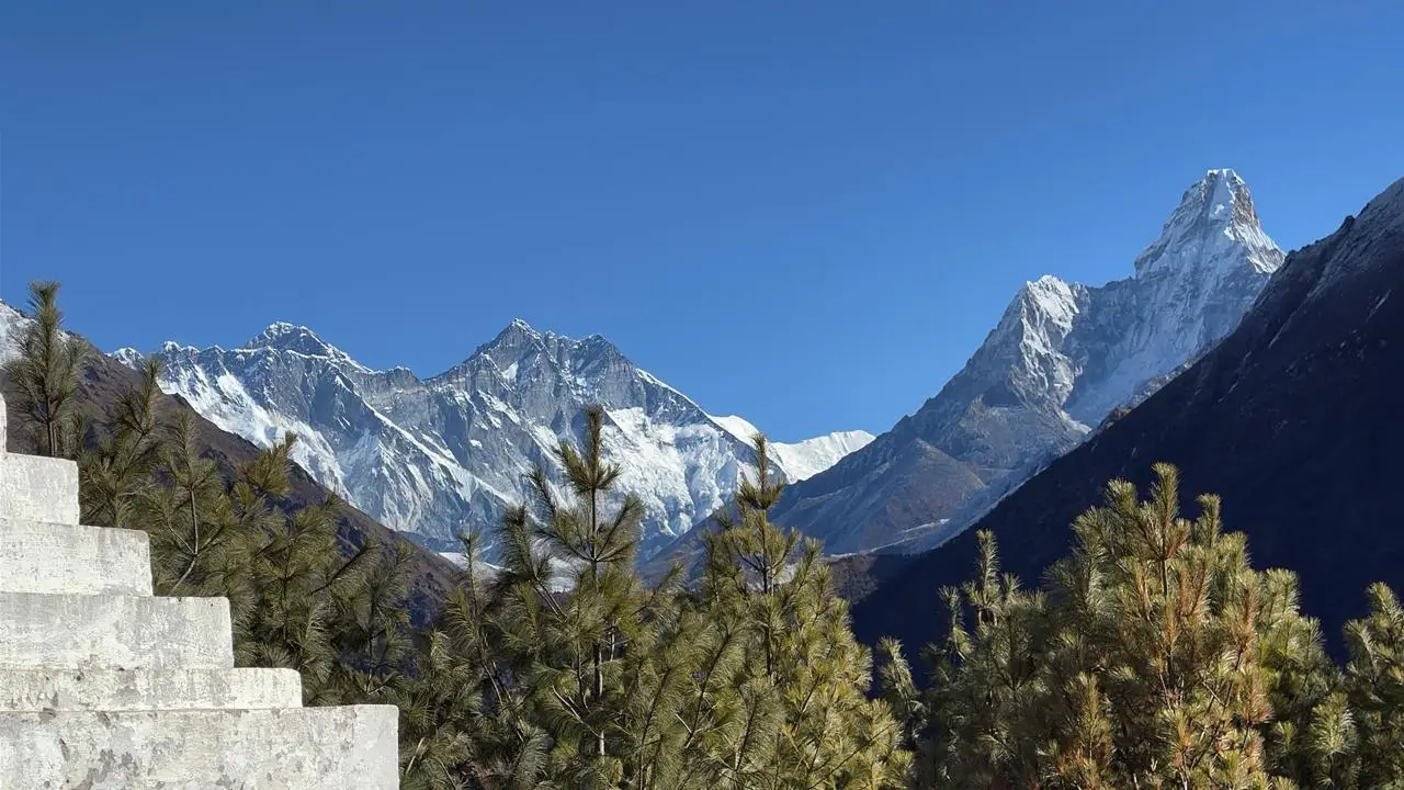 Everest panorama from Namche – A breathtaking panoramic view of Everest and surrounding peaks from Namche Bazaar.