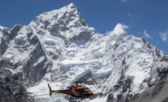Commercial helicopter at Kalaphatter.