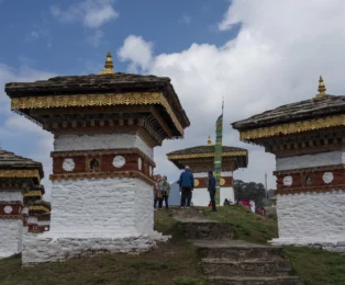 Scenic drive to Punakha – serene landscapes on the Bhutan Tour