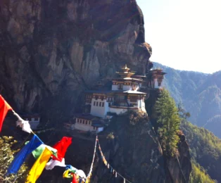 Tiger’s Nest Bhutan at sunrise – spiritual highlight of the Bhutan Tour